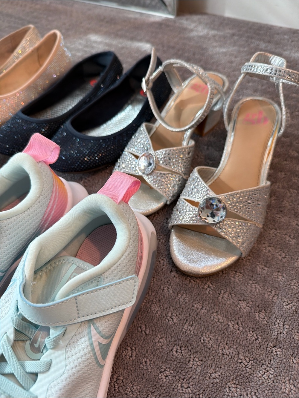 Girls shoe lot - Picture 5 of 5